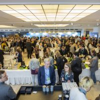 Lounastarjoilu käynnissä Marinan aulassa Lounastarjoilu käynnissä Marinan aulassa